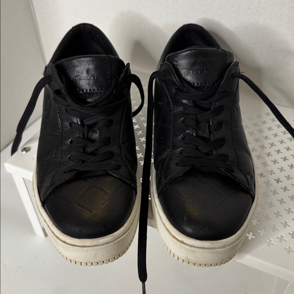 Tamaris Black/White Leather Quilted Women's Sneakers Size 8.5 Lace Up 1.5 Inch